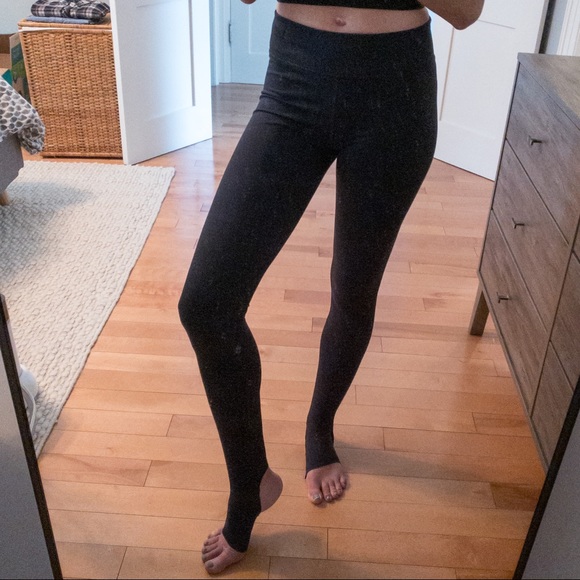 Under Armour Mid-Rise Black Legging with Stirrups - Picture 3 of 13